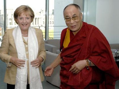 http://www.meaus.com/0124-merkel-dalai-lama.JPEG